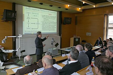 Professor Anton Dunsche berichtet zu einem aktuellen Thema, dem 3D-Röntgen (Gutachter-Update-Kurs im November 2012)